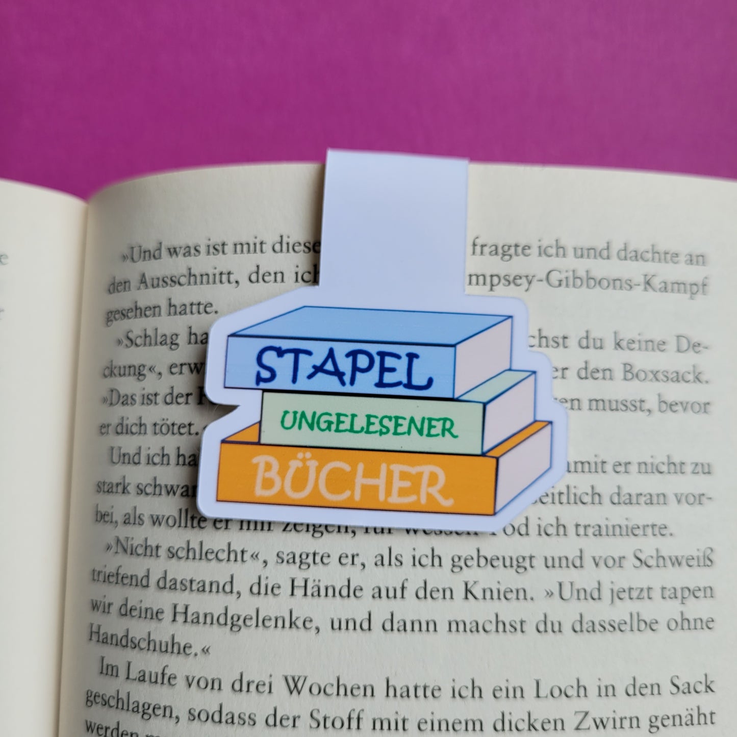 Magnet-Lesezeichen "Stapel ungelesener Bücher"