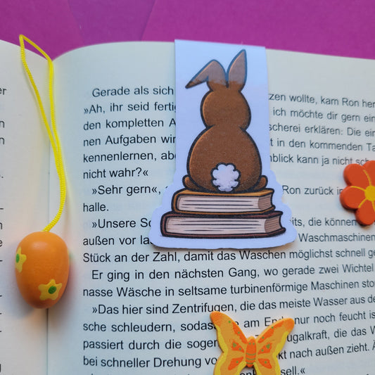 Magnet-Lesezeichen „Hase auf Büchern“ 🐰📚