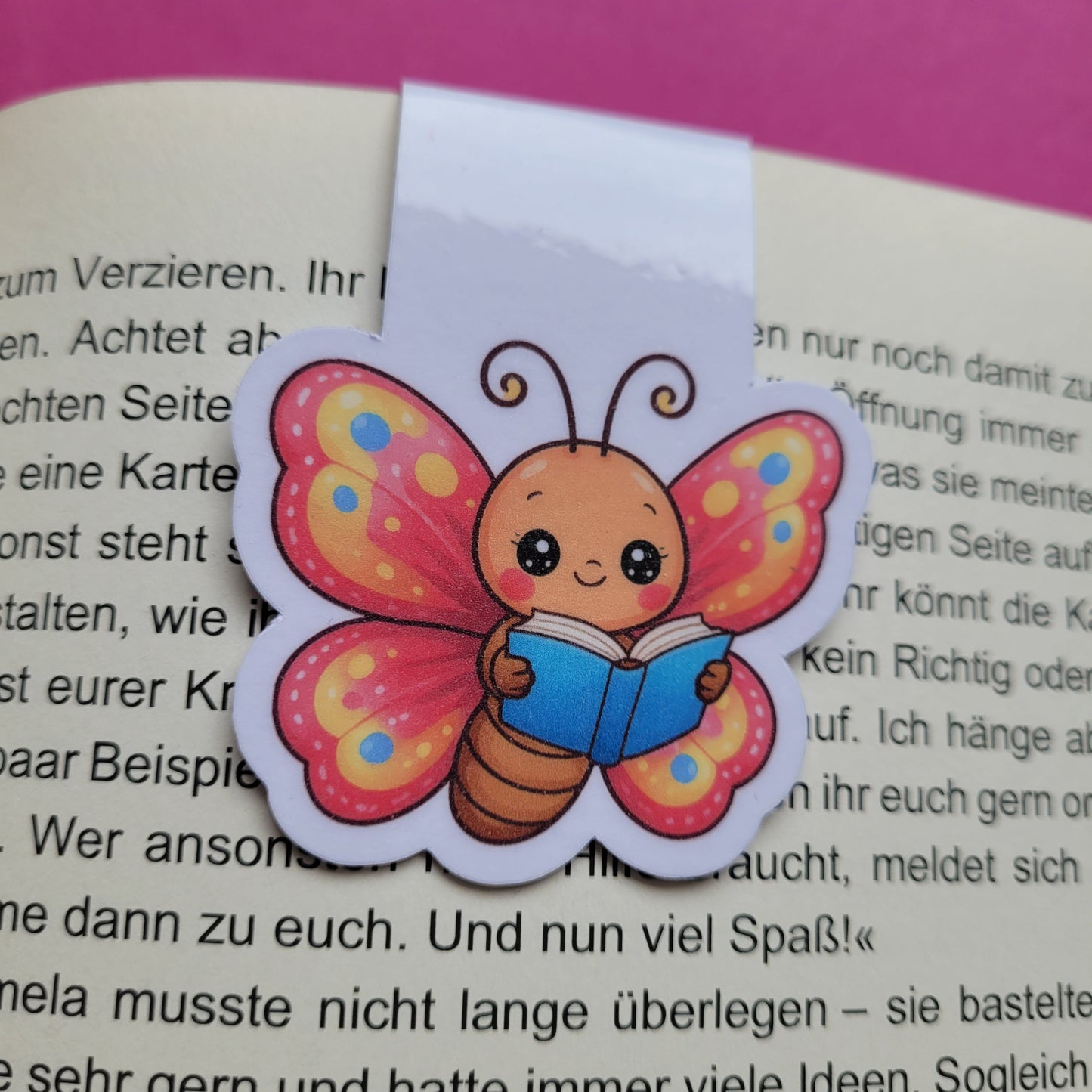 Magnet-Lesezeichen „Aurelia, der lesende Schmetterling“ 🦋