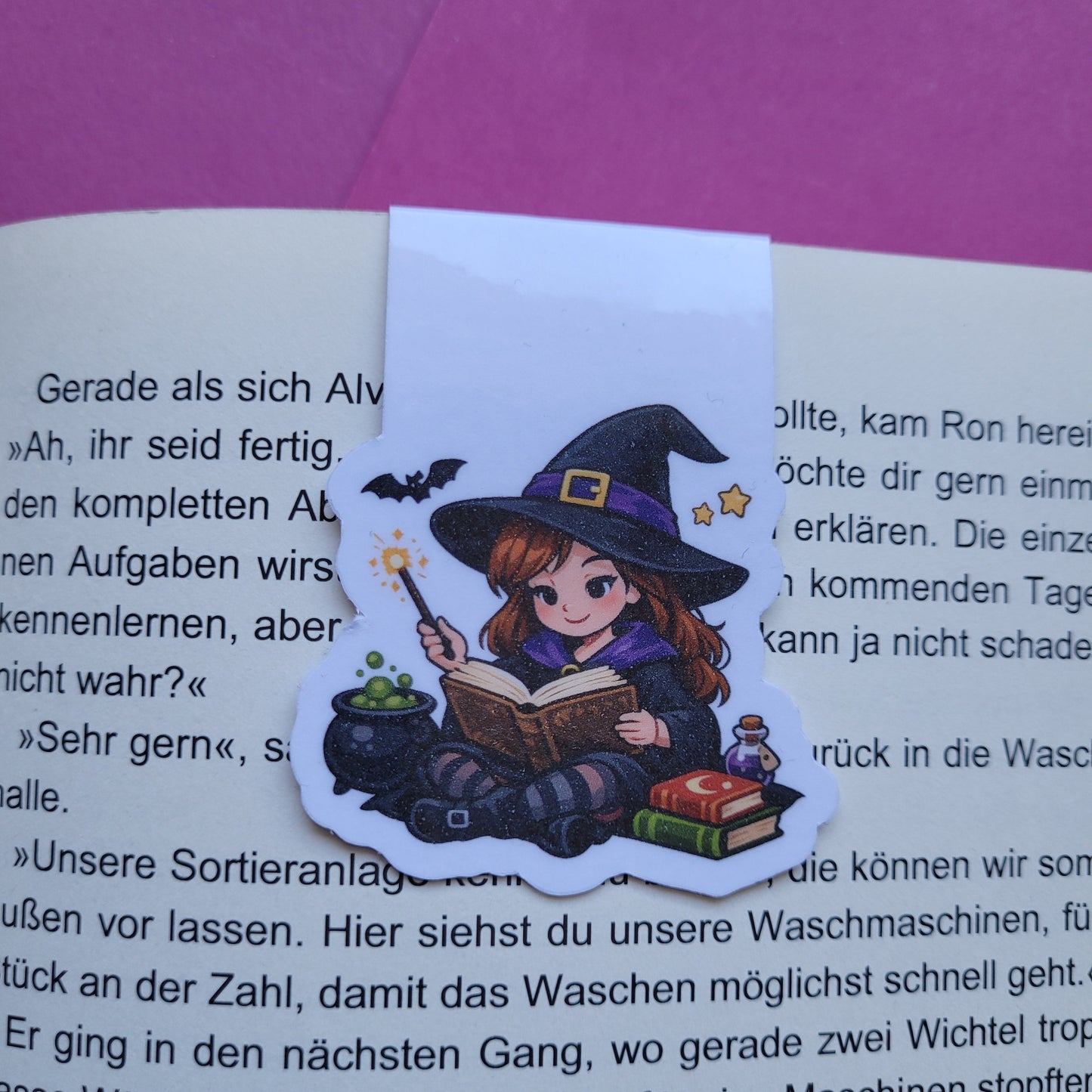Magnet-Lesezeichen „Junghexe Walburga“ 🧙♀️📖✨
