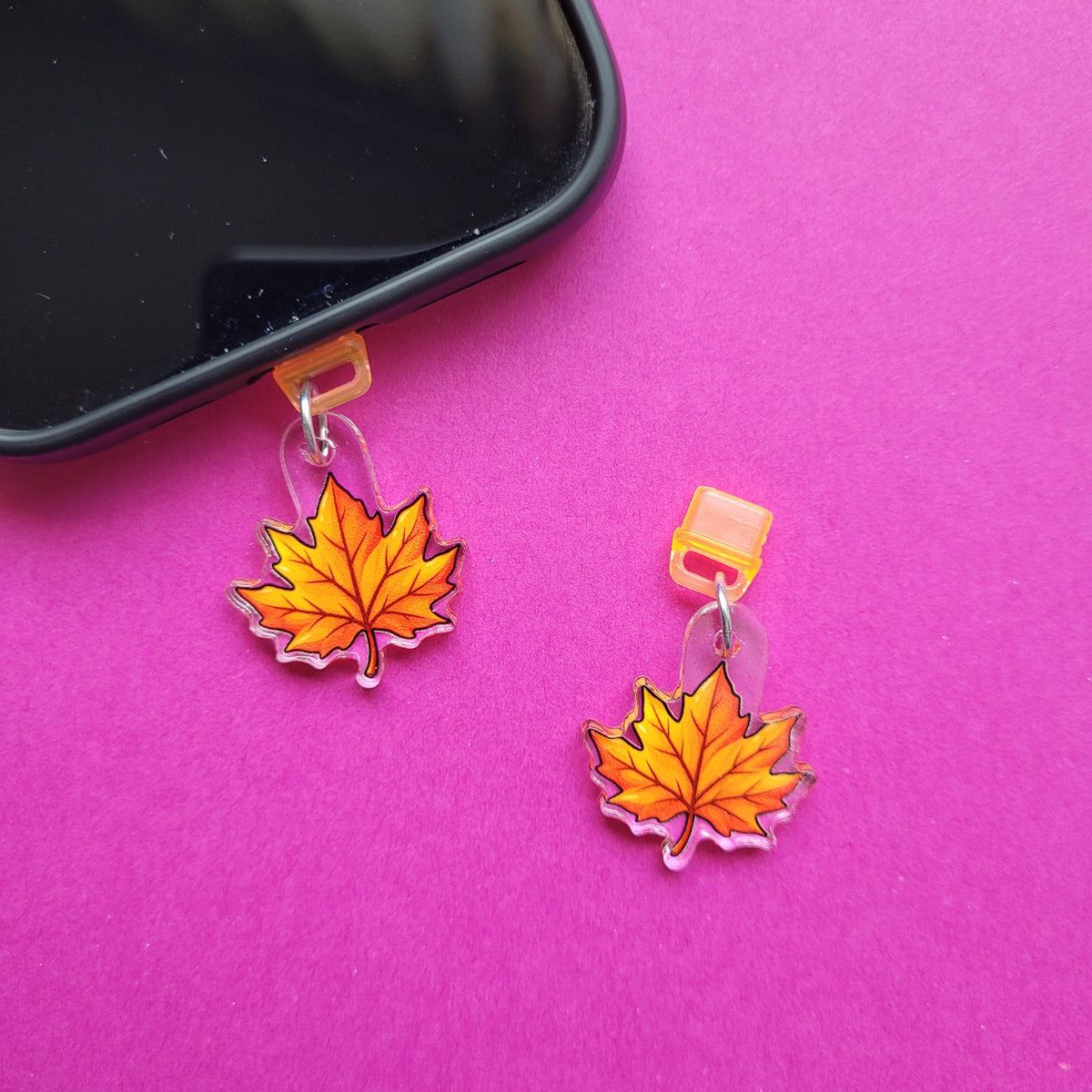 USB-C-Charm „Ahornblatt“ - Ein kleines Stück Herbst für dein digitales Lieblingsgerät 🍁📖🍂
