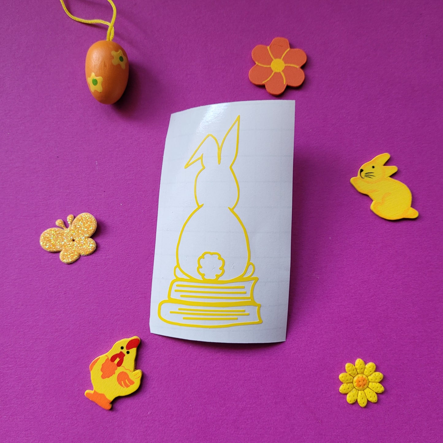 Vinyl-Aufkleber "Hase auf Büchern"