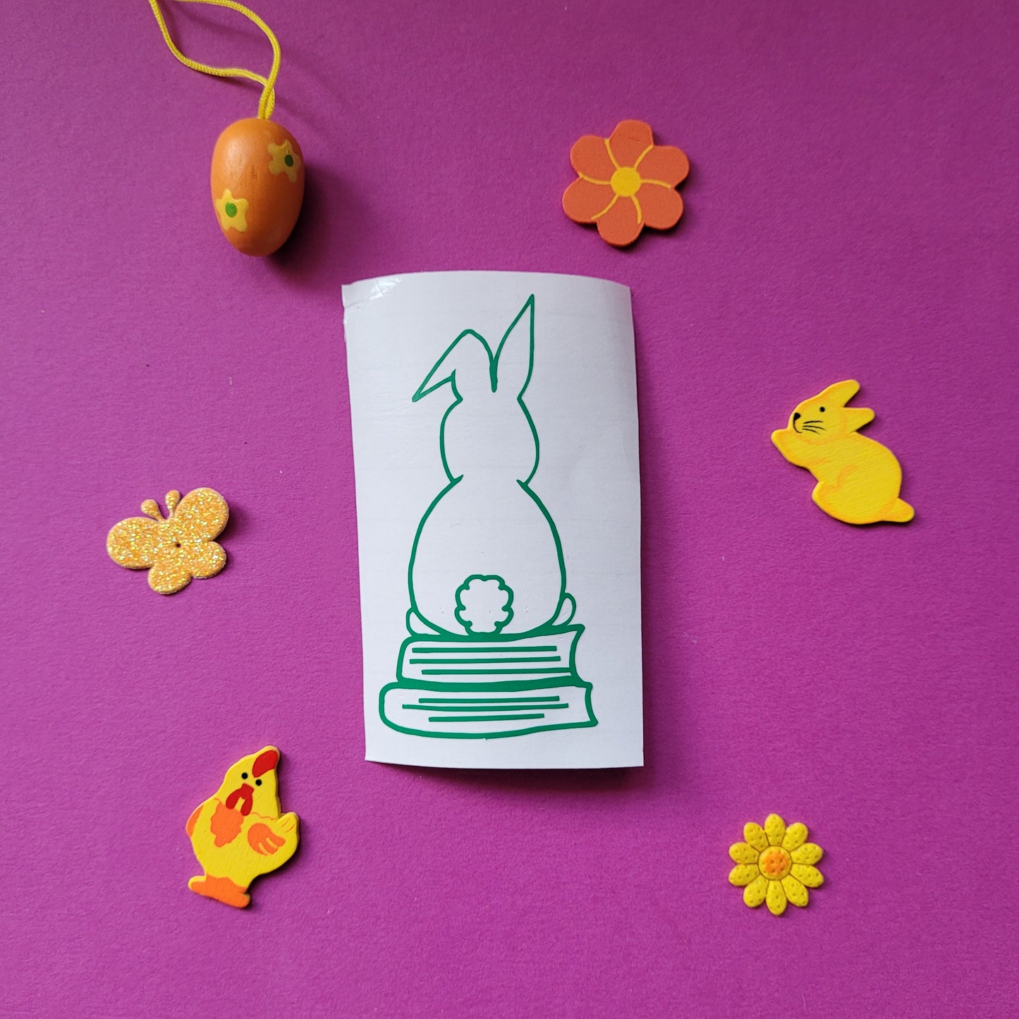 Vinyl-Aufkleber "Hase auf Büchern"
