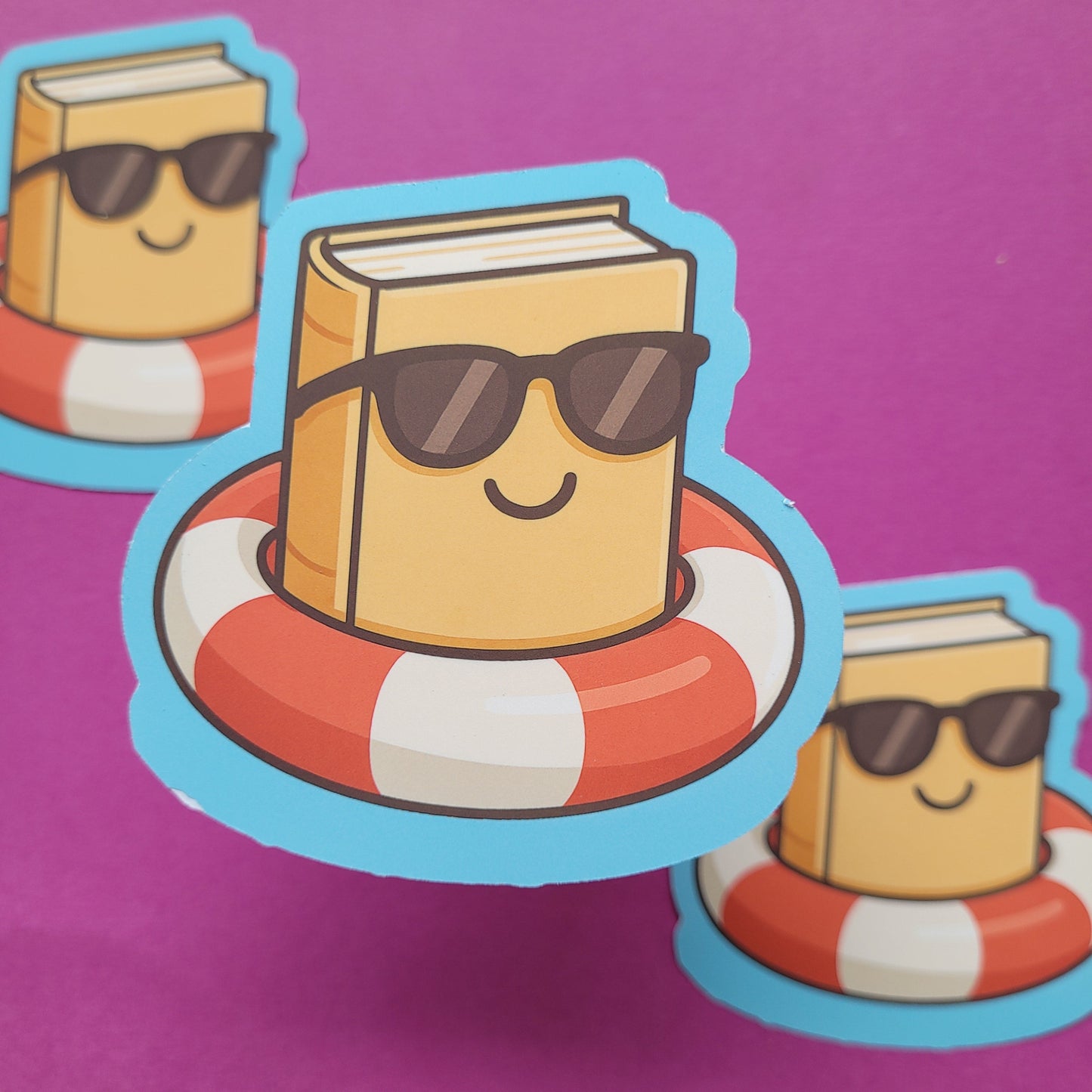 Sticker „Buch im Schwimmring“ - Lass dich mit einem guten Buch treiben 📚🛟☀️✨