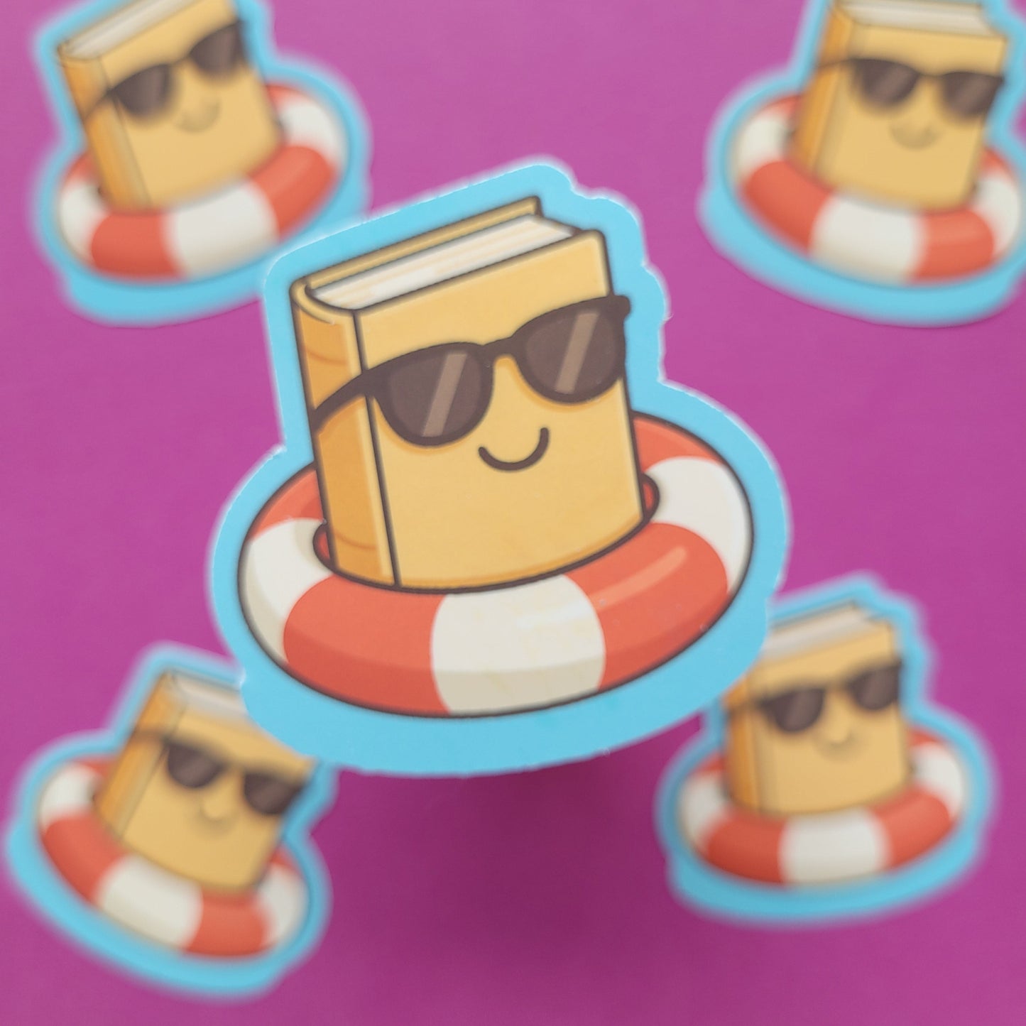 Sticker „Buch im Schwimmring“ - Lass dich mit einem guten Buch treiben 📚🛟☀️✨