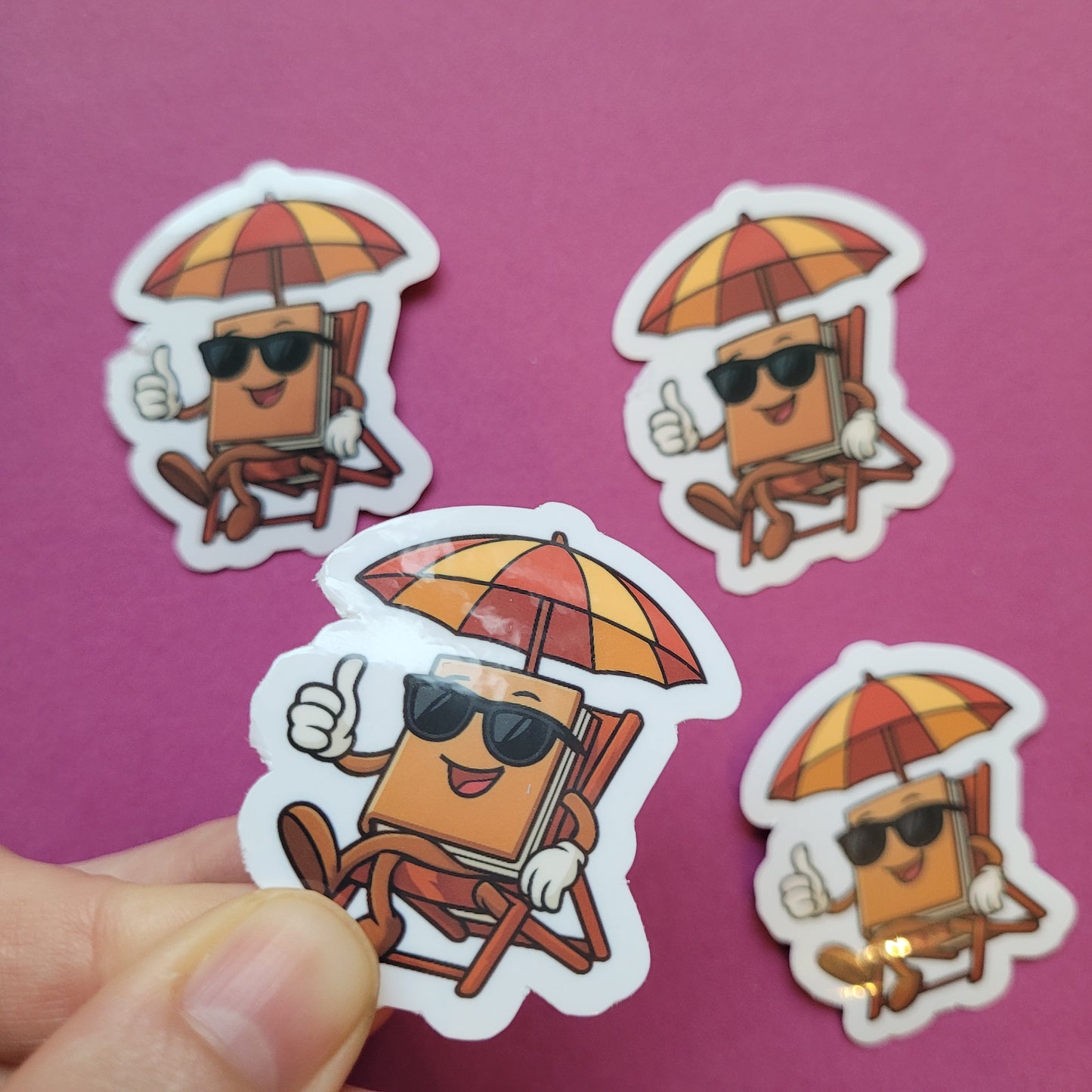 Sticker Buch im Liegestuhl klein glänzend
