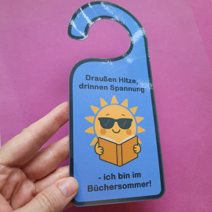 Türschild „Büchersommer“ - Draußen Hitze, drinnen Spannung! ☀️📚🚪✨