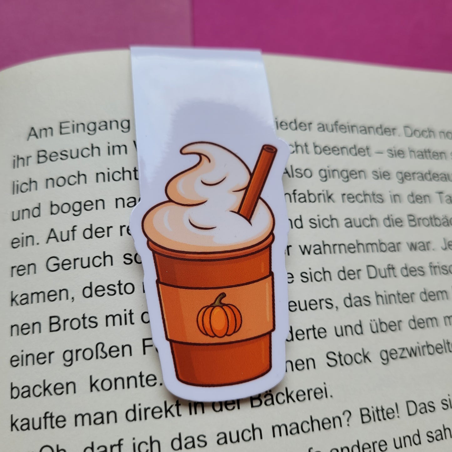 Magnet-Lesezeichen „Pumpkin Spice Latte“ - Cozy Herbst-Vibes für dein Buch 🎃📖☕