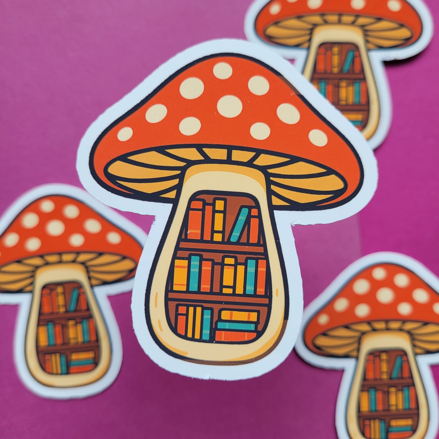 Sticker „Fliegenpilz-Bücherregal"