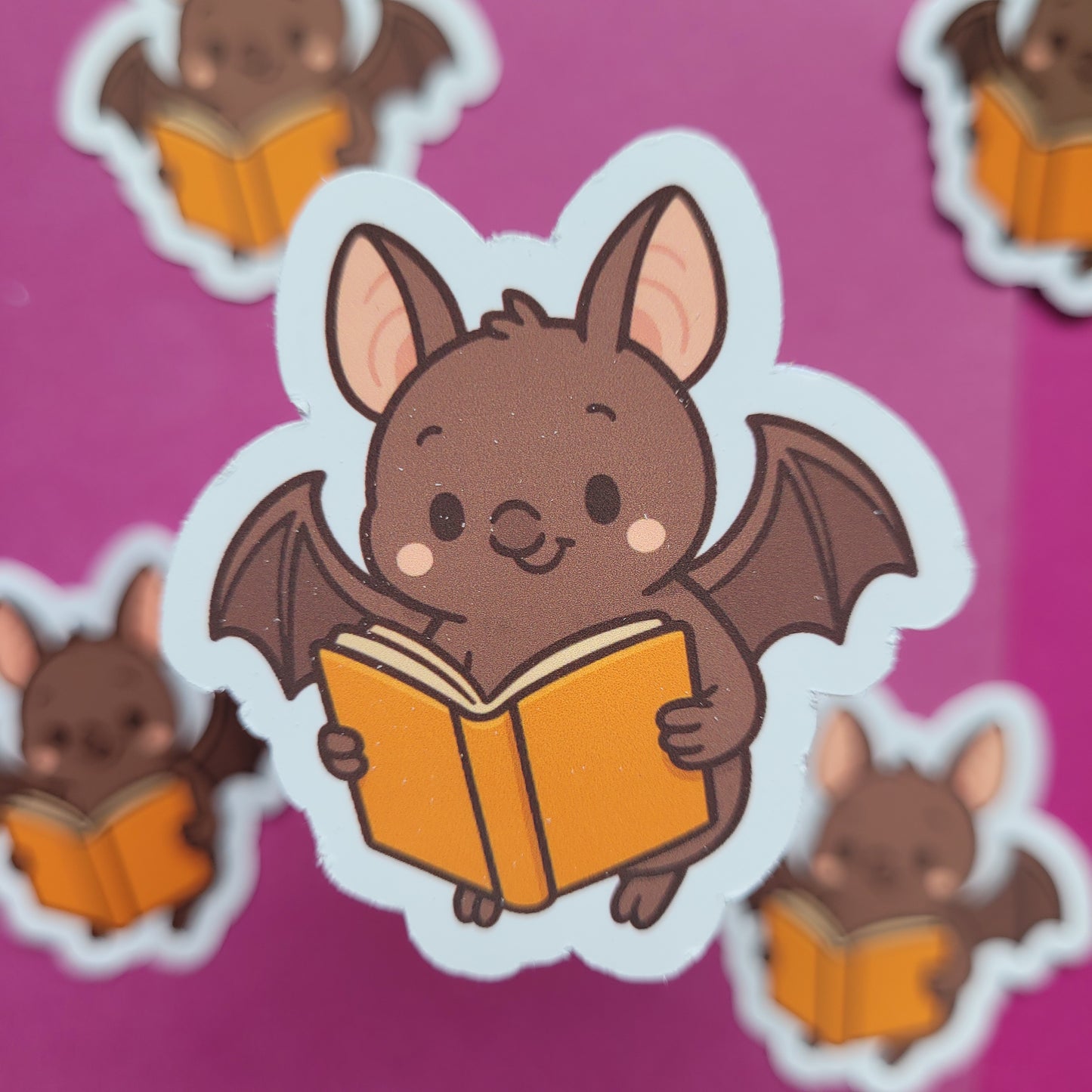 Sticker „Batty, die lesende Fledermaus"
