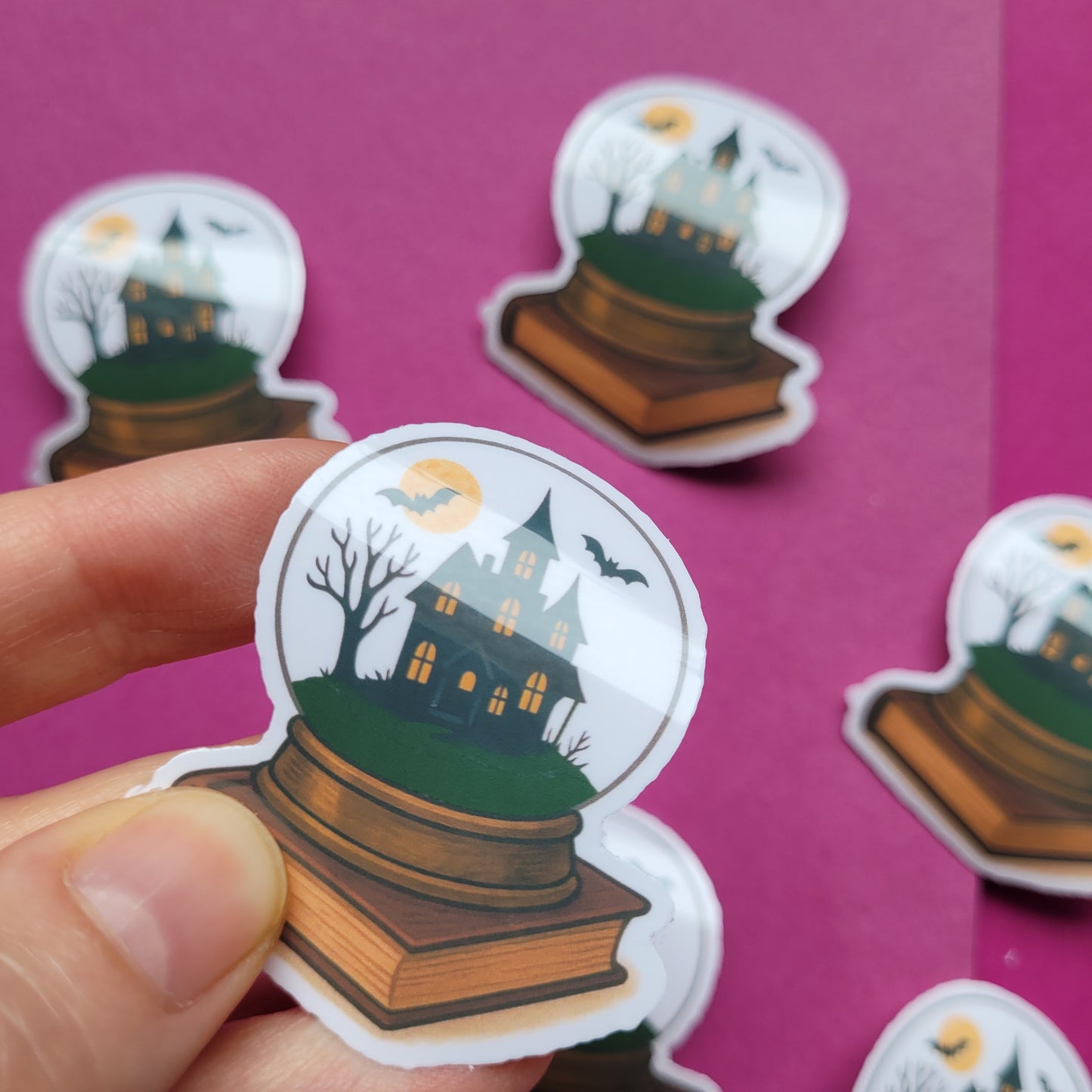 Sticker „Spukhaus in der Schneekugel"