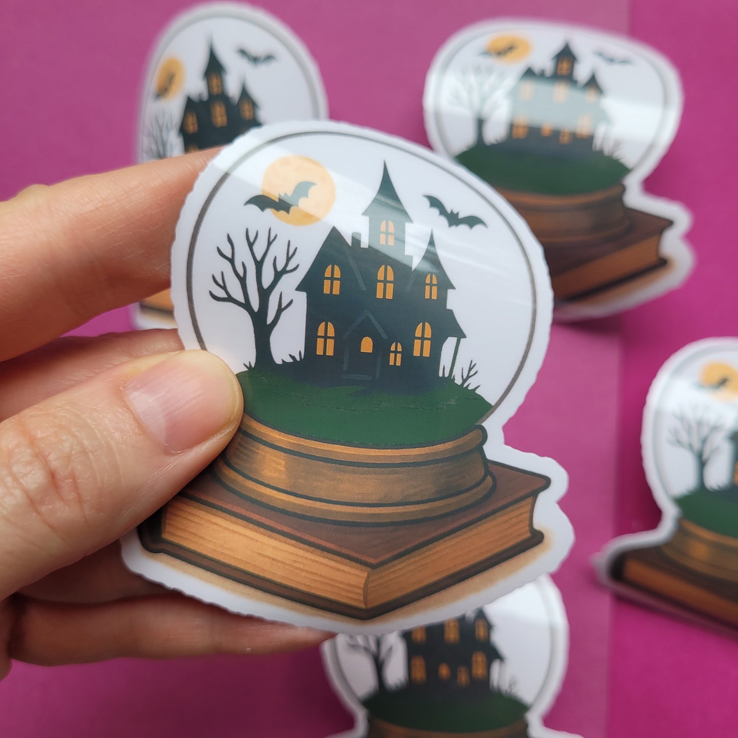 Sticker „Spukhaus in der Schneekugel"