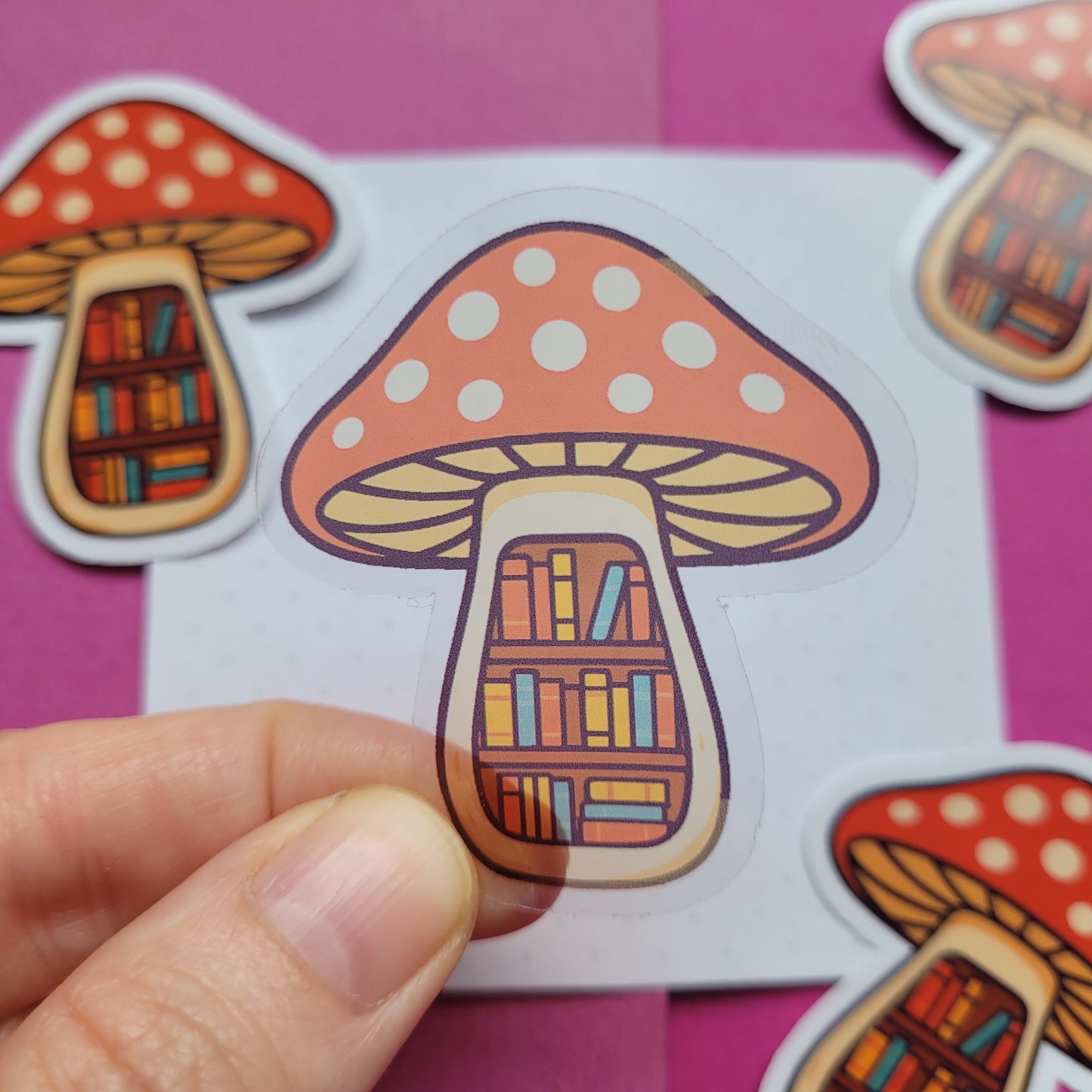 Sticker „Fliegenpilz-Bücherregal"
