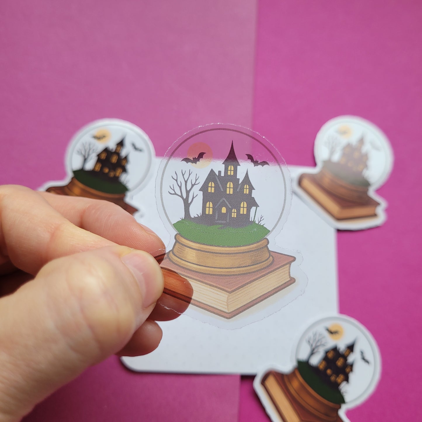 Sticker „Spukhaus in der Schneekugel"