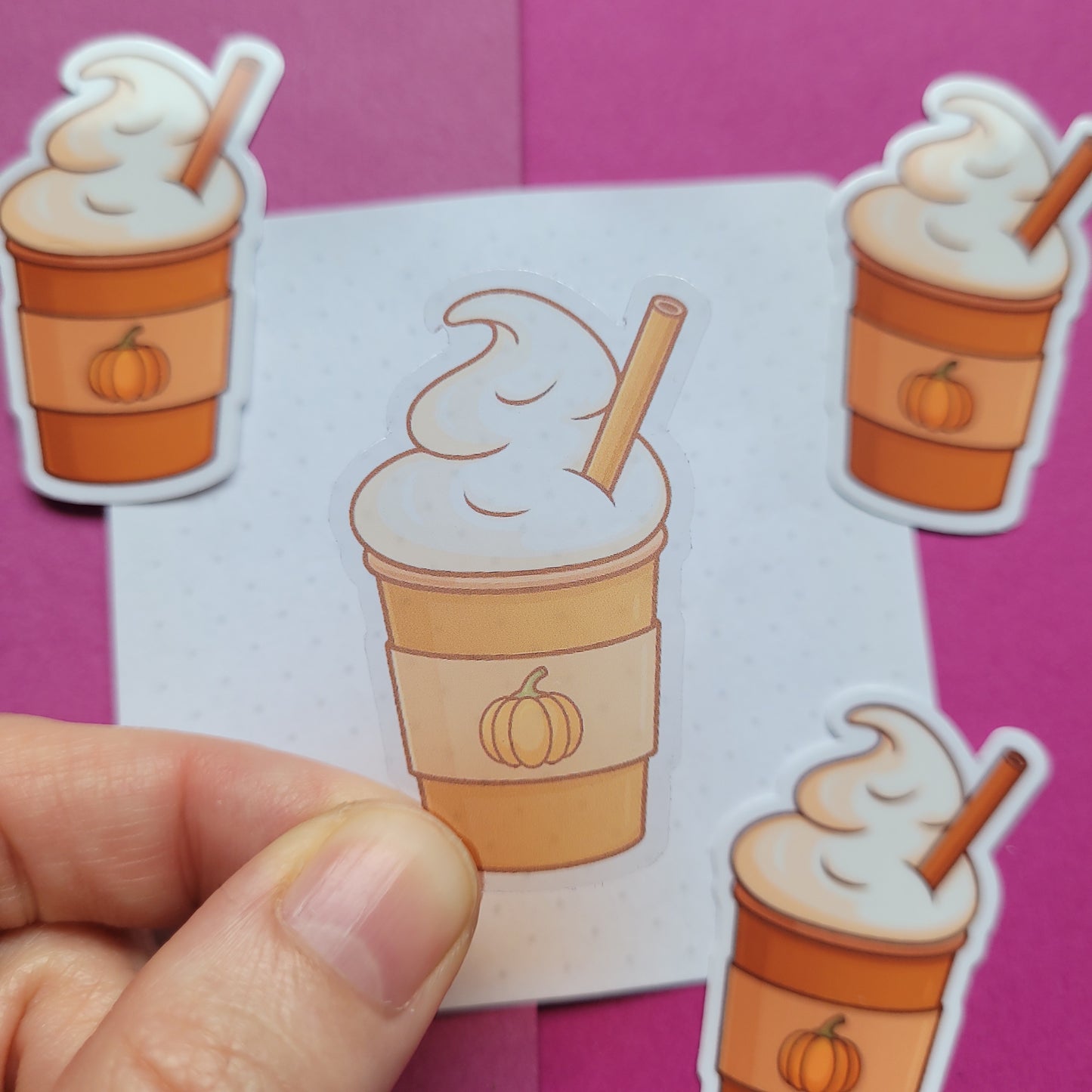 Sticker „Pumpkin Spice Latte" - Cozy Herbststimmung für Bücherfans 🎃☕📖