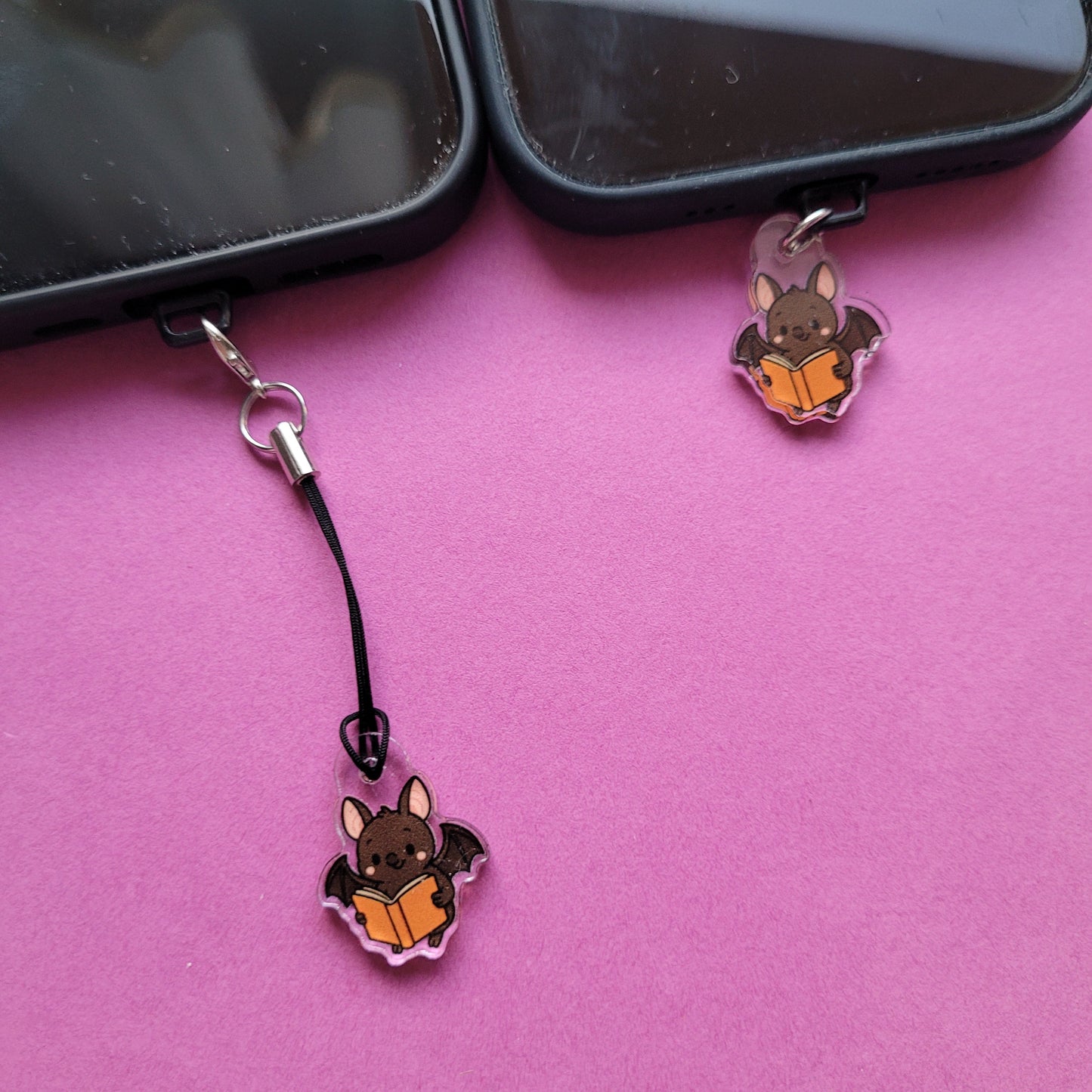 USB-C-Charm „Batty, die lesende Fledermaus“ 🦇