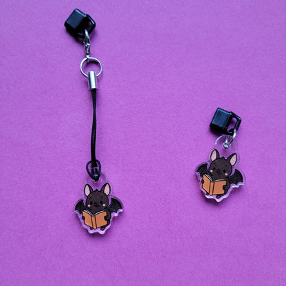 USB-C-Charm „Batty, die lesende Fledermaus“ 🦇