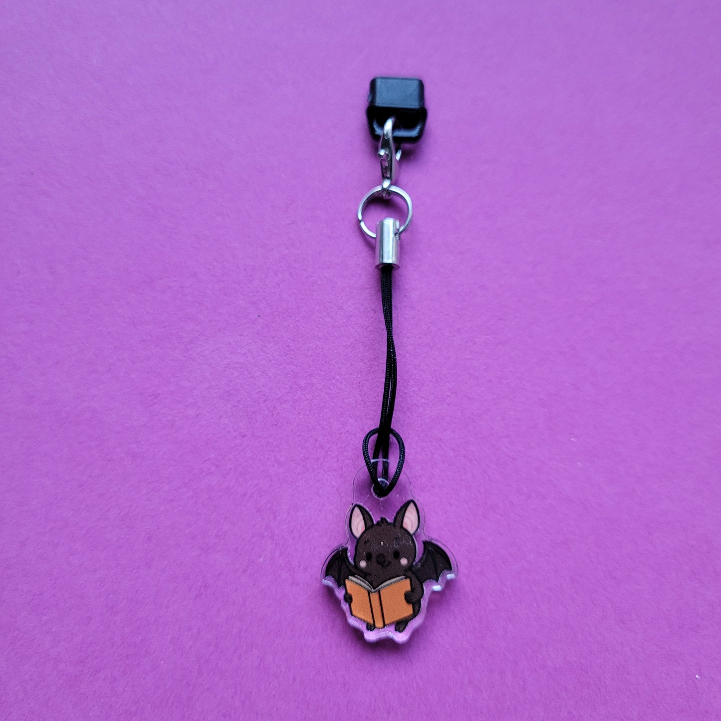 USB-C-Charm „Batty, die lesende Fledermaus“ 🦇