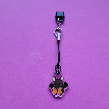 USB-C-Charm „Batty, die lesende Fledermaus“ 🦇