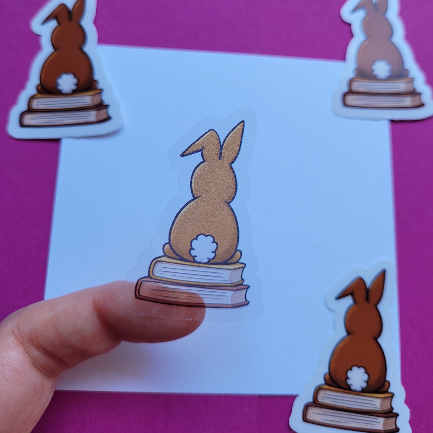 Sticker „Hase auf Büchern“ 🐰📚