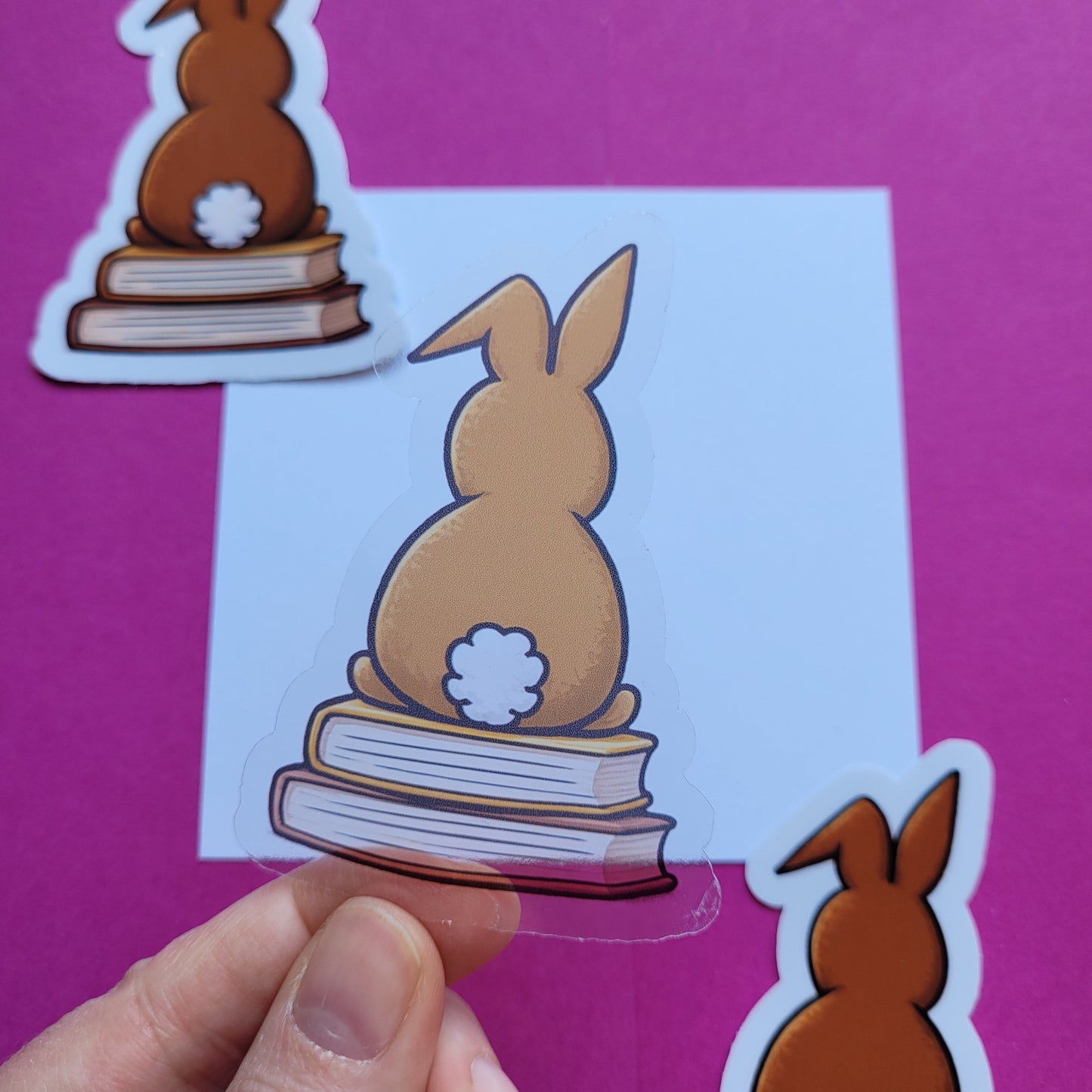 Sticker „Hase auf Büchern“ 🐰📚