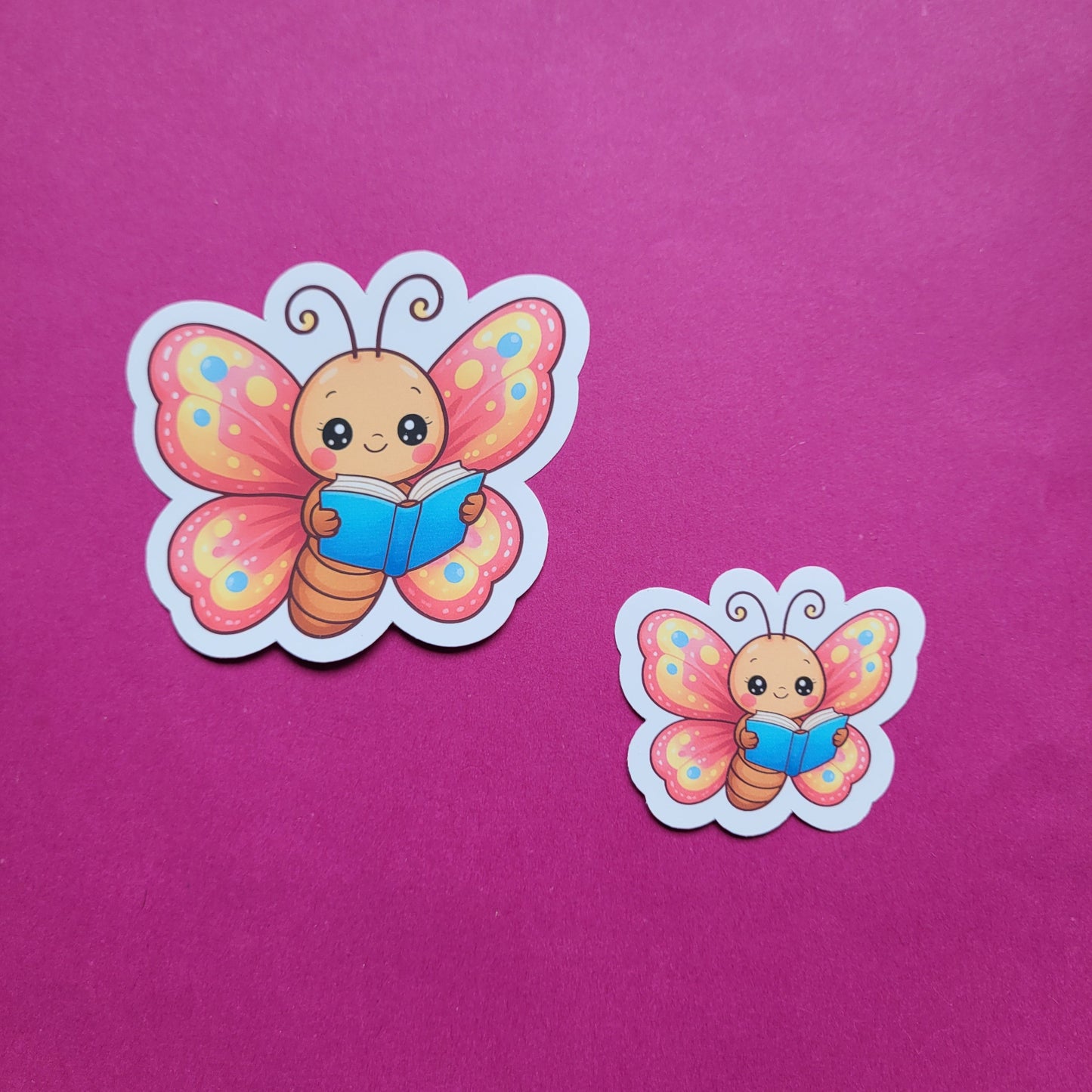 Sticker „Aurelia, der lesende Schmetterling“ 🦋