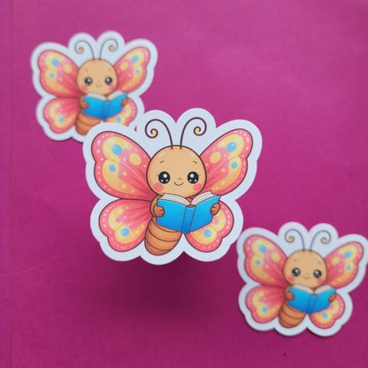 Sticker „Aurelia, der lesende Schmetterling“ 🦋
