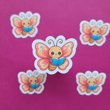 Sticker „Aurelia, der lesende Schmetterling“ 🦋