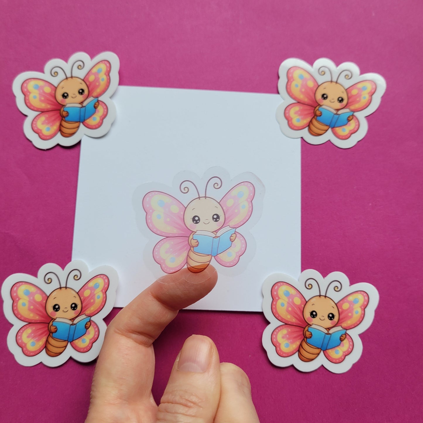 Sticker „Aurelia, der lesende Schmetterling“ 🦋