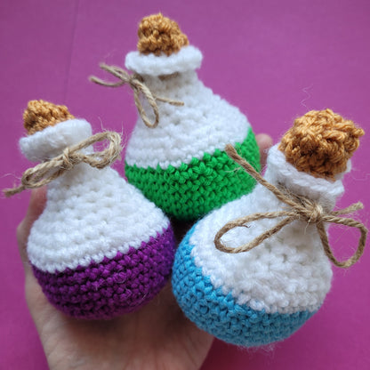 Zaubertrank „Gebundene Magie“ - Handgehäkelte Regaldeko 🧪