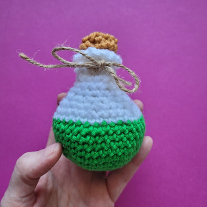 Zaubertrank „Gebundene Magie“ - Handgehäkelte Regaldeko 🧪