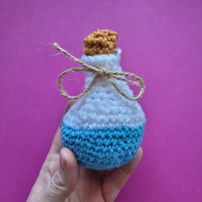 Zaubertrank „Gebundene Magie“ - Handgehäkelte Regaldeko 🧪