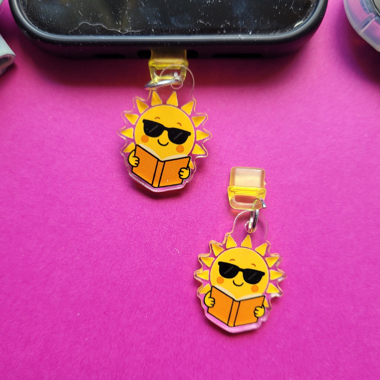 USB-C-Charm Sunny die lesende Sonne