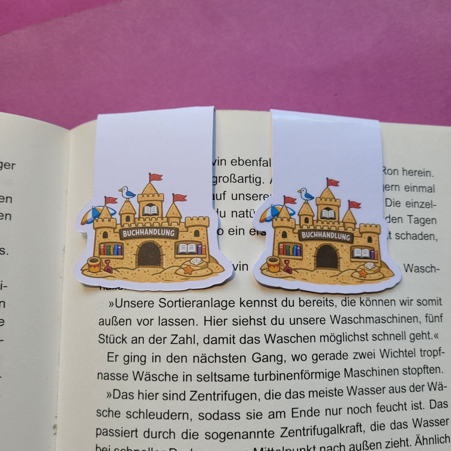 Magnet-Lesezeichen „Buchhandlung Sandburg“ - Der schönste Buchladen des Sommers 🏖️📚🏰✨