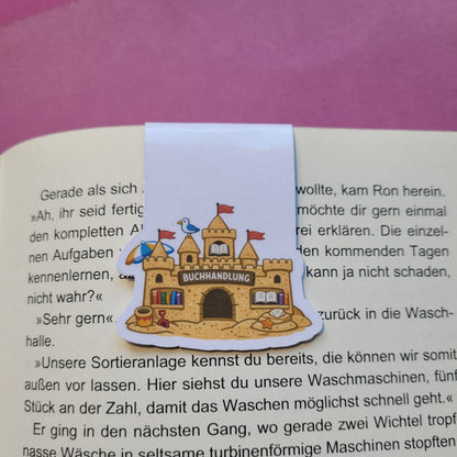 Magnet-Lesezeichen „Buchhandlung Sandburg“ - Der schönste Buchladen des Sommers 🏖️📚🏰✨