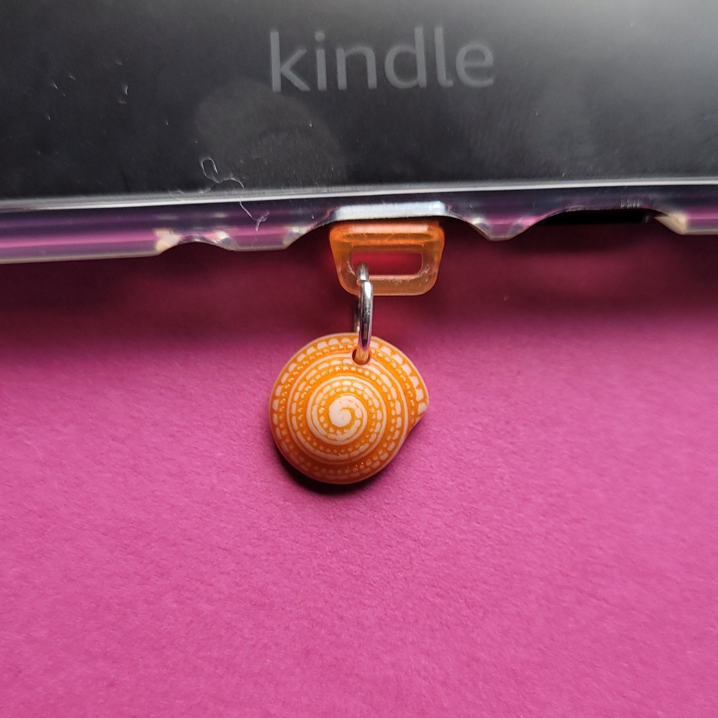 USB-C-Charm „Schnecke“ - Kleine Meerespost für dein Lieblingsgerät - Limited Edition 🐌🌊📚