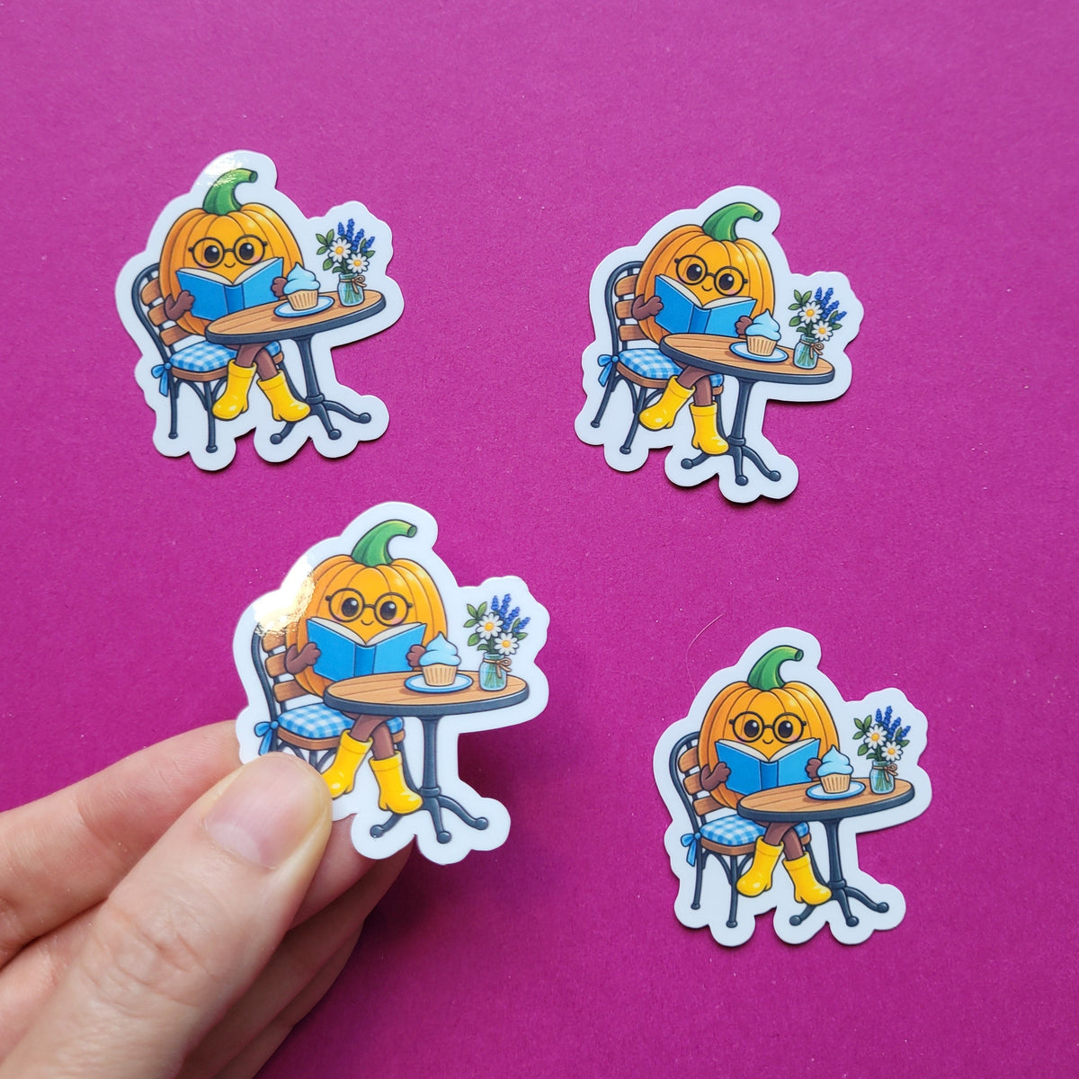 Sticker Kürby im Lesecafé klein glänzend