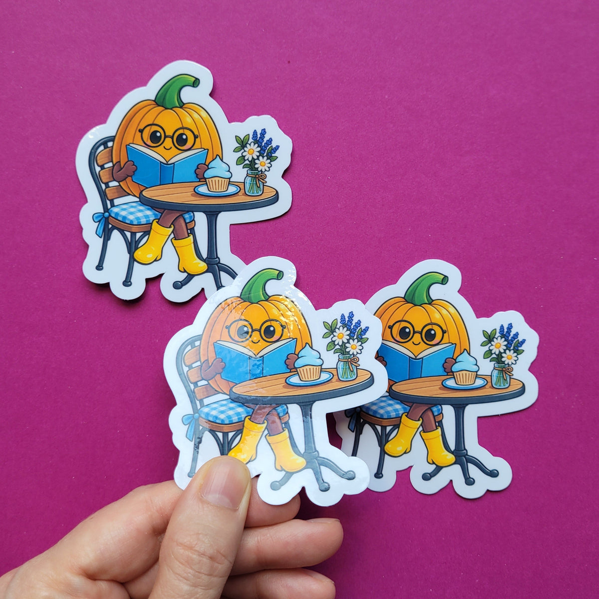 Sticker Kürby im Lesecafé groß glänzend