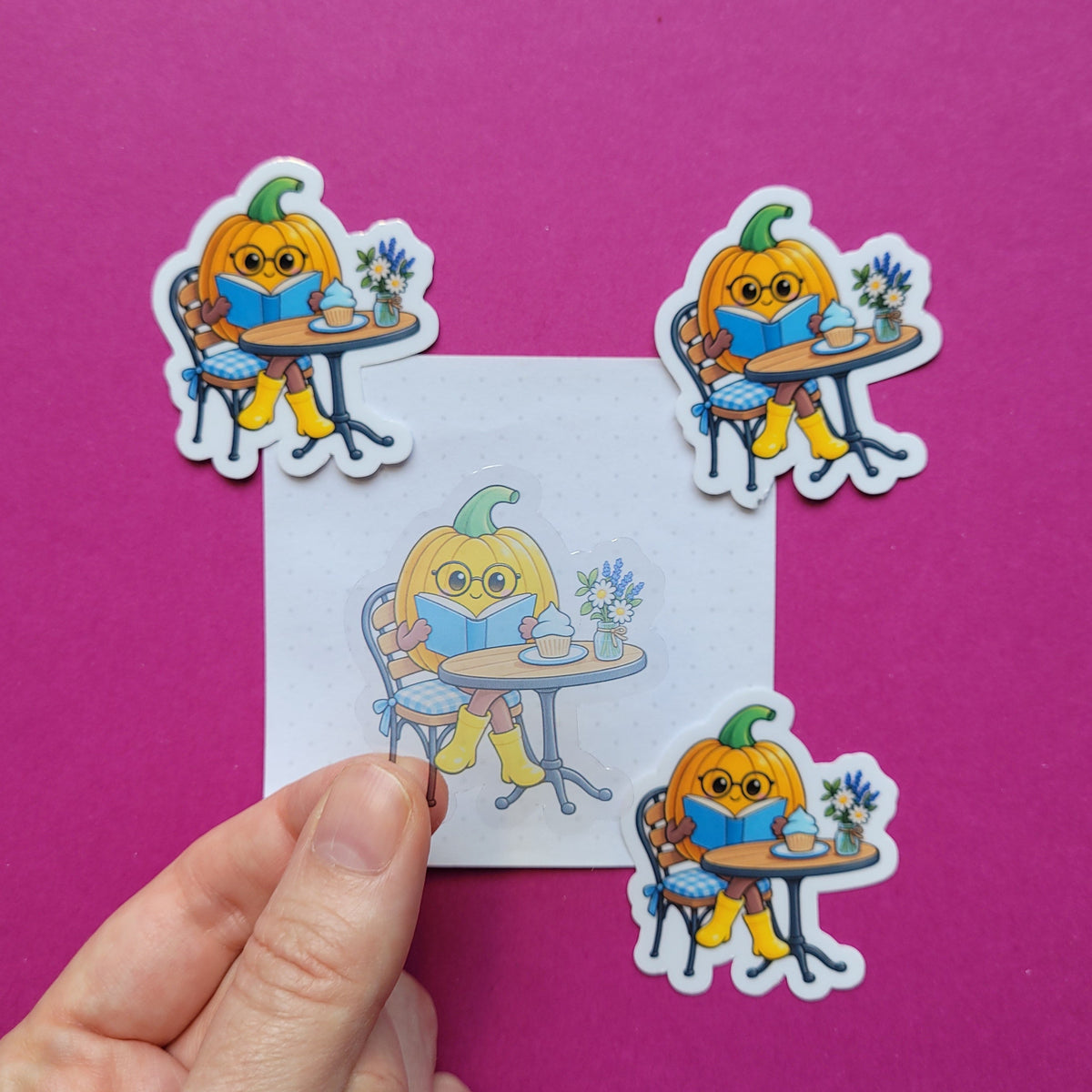 Sticker Kürby im Lesecafé klein transparent
