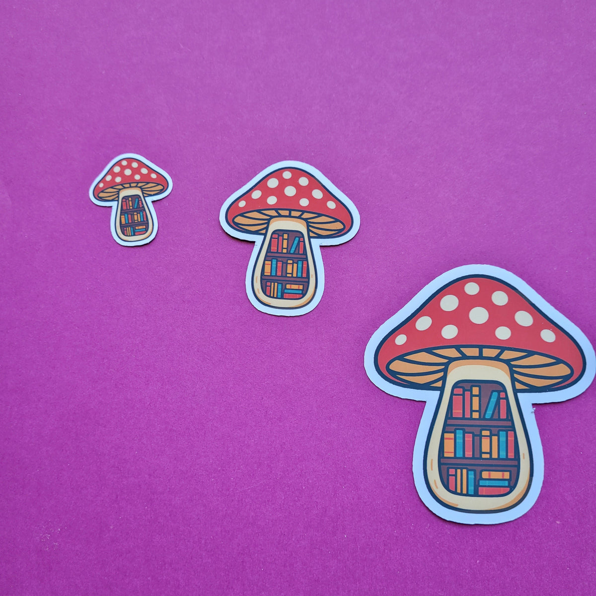 Sticker Fliegenpilz-Bücherregal