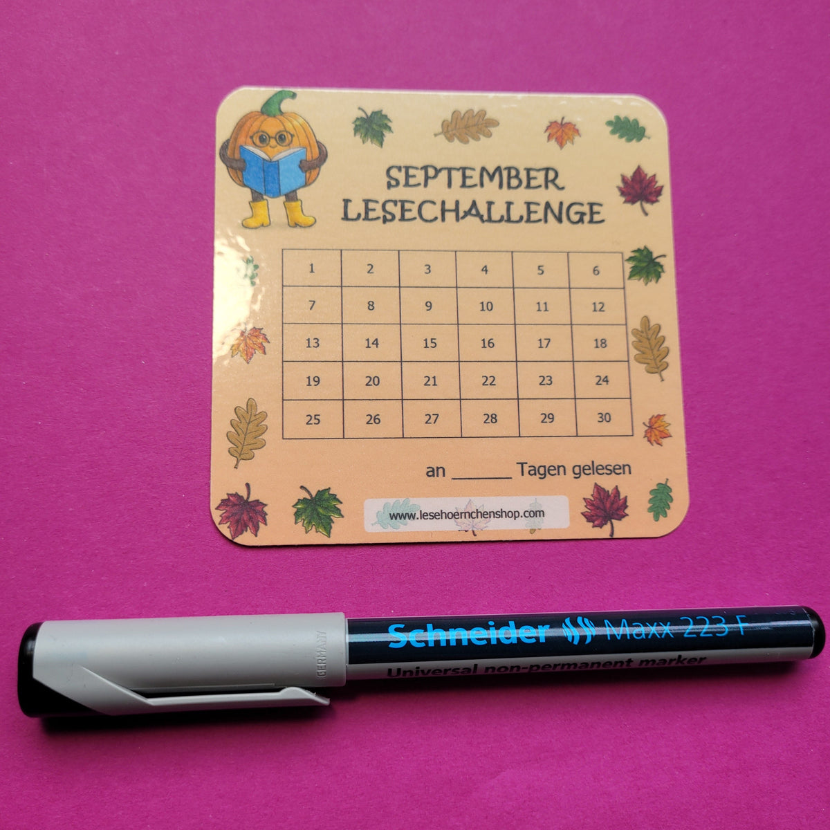 Lesetracker September Lesechallenge laminiert mit abgerundeten Ecken und Stift