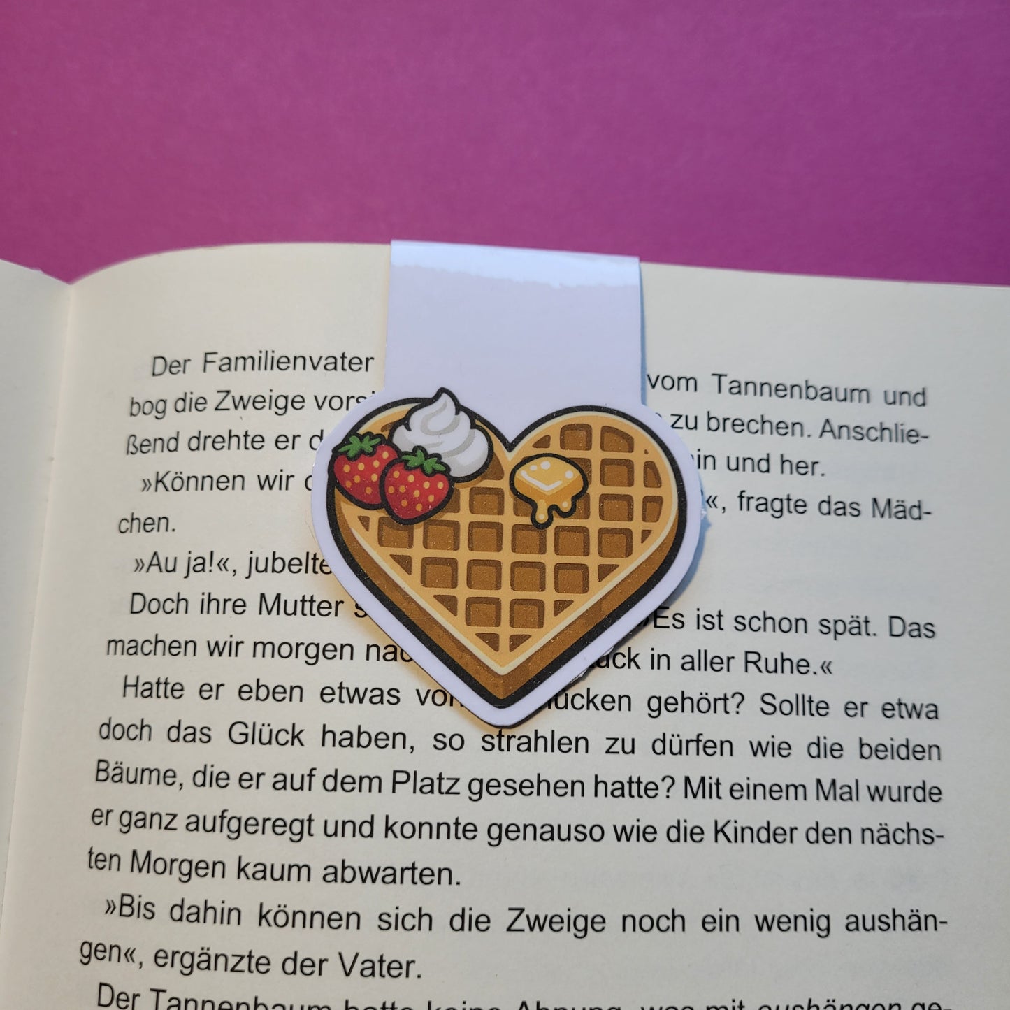 Magnet-Lesezeichen „Sommerwaffel“ - Ein süßer Leckerbissen für deine Lesestunden 🧇🍓📚☀️✨