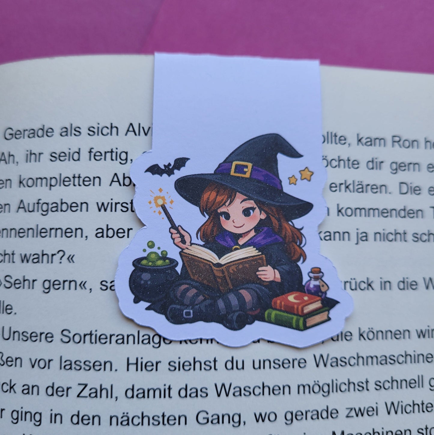 Magnet-Lesezeichen „Junghexe Walburga“ 🧙‍♀️📖✨