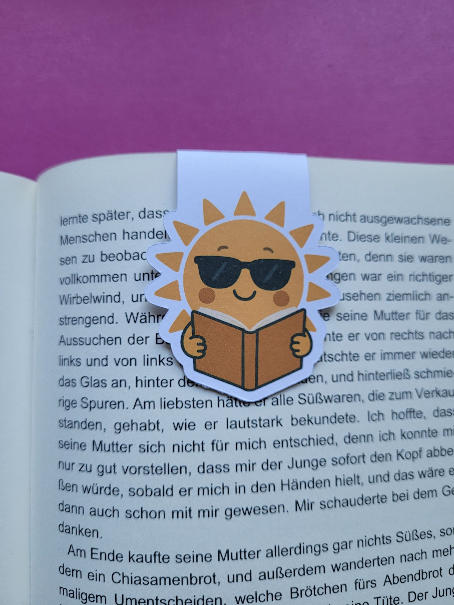 Magnet-Lesezeichen „Sunny, die lesende Sonne“ - Sonnige Lesestunden voller Sommerfeeling ☀️📚🌻✨