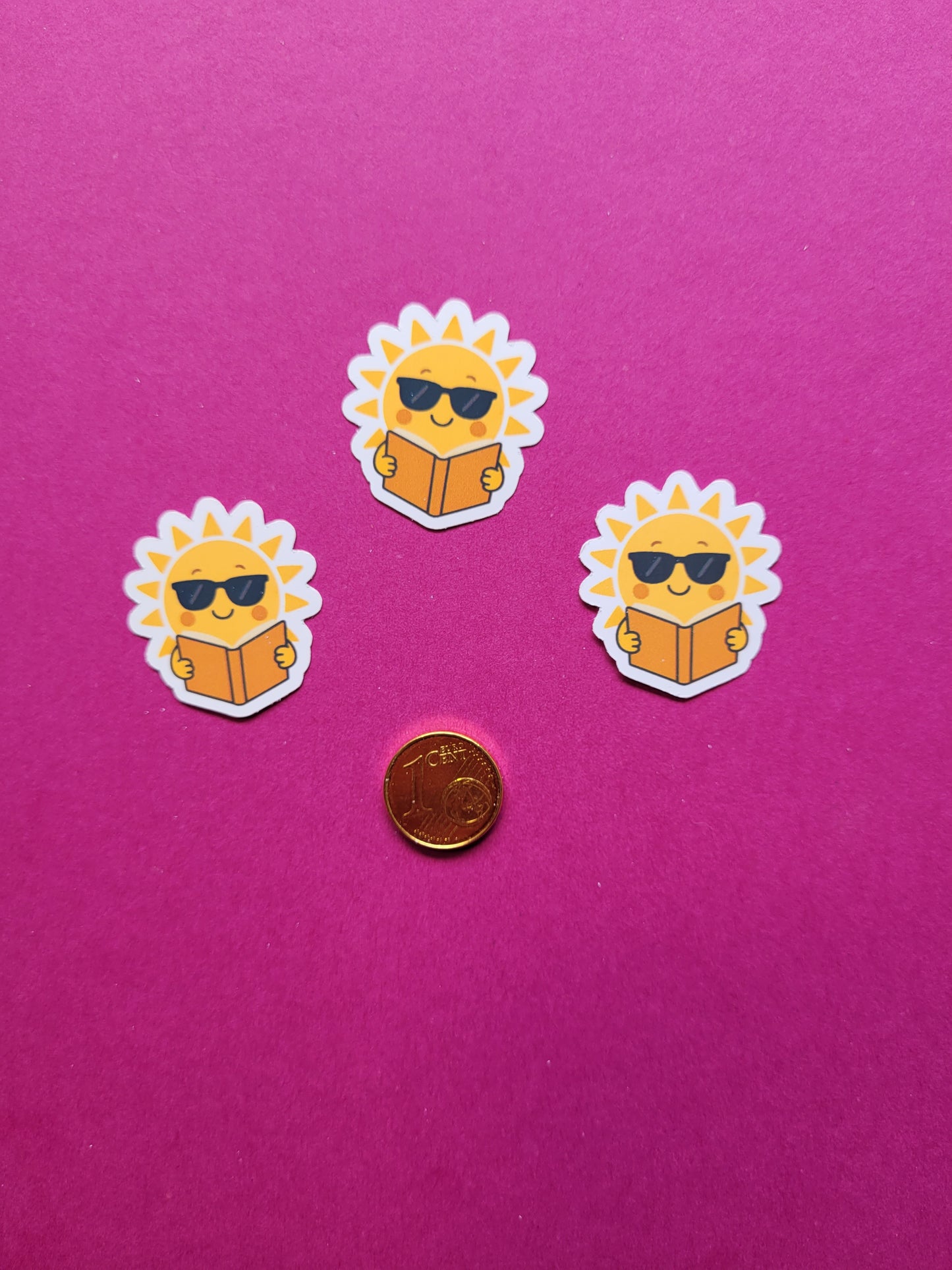 Sticker „Sunny“ - Sonnige Lesefreude für deine Lieblingsmomente ☀️📚🌻✨
