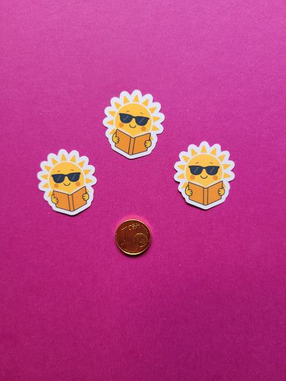 Sticker „Sunny“ - Sonnige Lesefreude für deine Lieblingsmomente ☀️📚🌻✨
